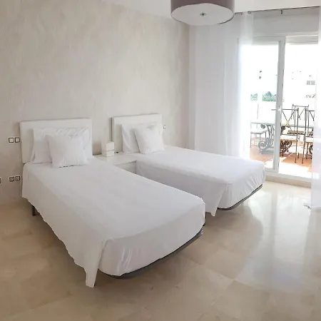 Apartment 3 Bedroom Duplex Penthouse With Stunning Rooftop Solarium And Views