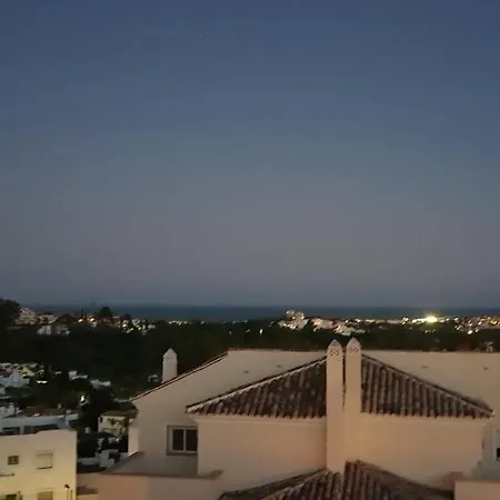 3 Bedroom Duplex Penthouse With Stunning Rooftop Solarium And Views *