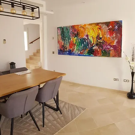 3 Bedroom Duplex Penthouse With Stunning Rooftop Solarium And Views Apartment *